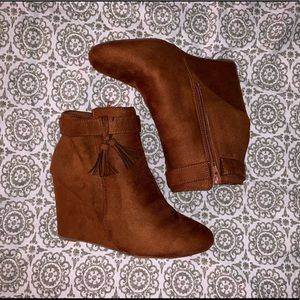 Cognac Color Suede Wedges with Tassels